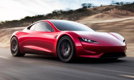 La trequarti anteriore della super elettrica della Tesla Roadster