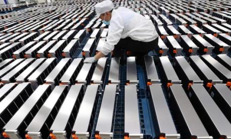 Batterie agli ioni di litio per auto elettriche nella fabbrica Xinwangda Electric Vehicle Battery di Nanchino. Afp