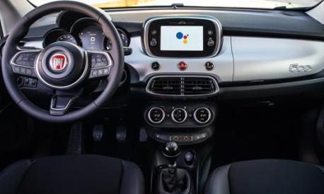 Gli interni della Fiat 500X Hey Google
