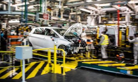 Nella fabbrica di Flins vengono costruite Renault Zoe e Nissan Micra. Afp