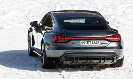 Il look della nuova Audi e-tron GT apre le porte ad una nuova era stilistica dei modelli elettrificati della casa dei Quattro Anelli