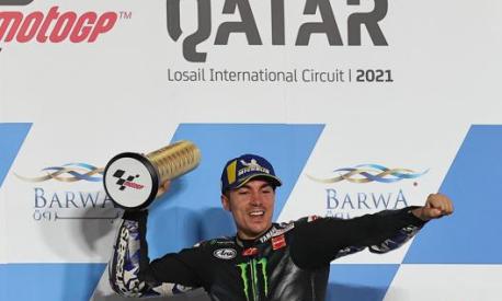 Maverick Vinales sul podio in Qatar. Afp