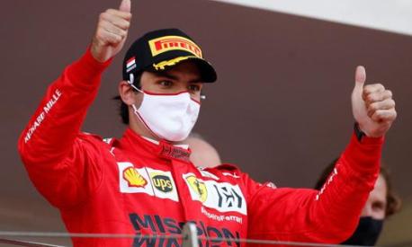 Carlos Sainz ha celebrato il suo primo podio con la Ferrari a Montecarlo. Afp