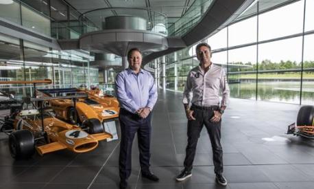 Da sinistra il boss McLaren, Zak Brown, e Alejandro Agag, capo di Extreme E e Formula E