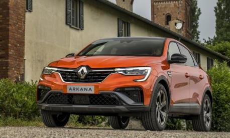 Alla guida della Renault Arkana con motore full hybrid