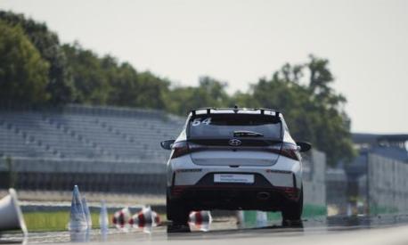 La nuova Hyundai i20 N durante il corso di guida a Monza