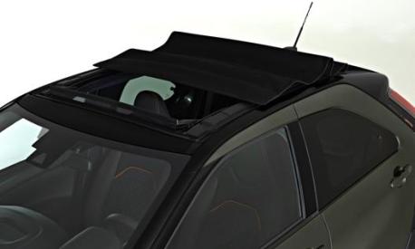 La Toyota Aygo X in versione Air con tetto apribile