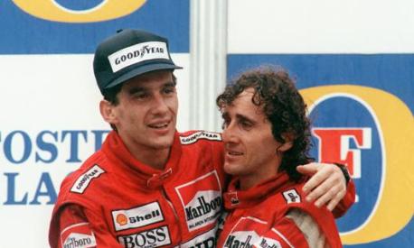 Senna sul podio con Prost dopo il GP Australia vinto dal brasiliano nel 1988. Afp