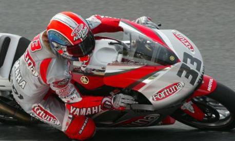 Melandri nel 2003 concretizzò  il salto in MotoGP dopo la vittoria in classe 250 l’anno prima