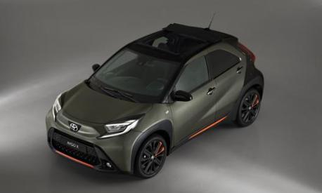 La nuova Toyota Aygo X cambia dentro e fuori, tante novità estetiche e piattaforma derivata dalla Yaris