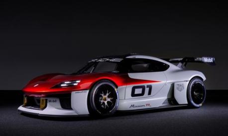 Il prototipo di Porsche per le corse elettriche: Mission R