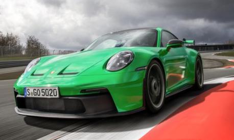 In pista la Porsche 911 GT3 sorprende per le sue doti da auto da corsa