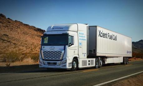Xcient è un camion per trasporto pesante alimentato con celle di combustibile a idrogeno