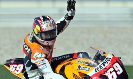 Hayden saluta e festeggia il titolo MotoGP 2006. Ap