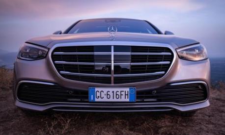 La calandra della Mercedes Classe S con il radar