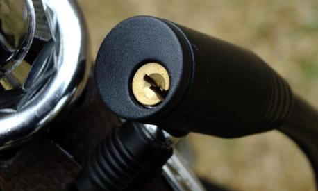 Moto e scooter: le catene antifurto per difendersi dai ladri