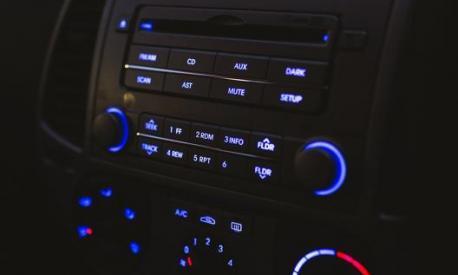 La radio e la musica in genere possono contribuire ad abbassare l'attenzione al volante