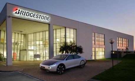 Le gomme Bridgestone Turanza Eco sono state sviluppate appositamente per la Lightyear One
