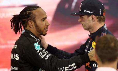 Hamilton e Verstappen alla fine del GP di Abu Dhabi. Getty