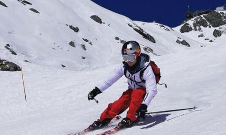 Pedrosa si esalta anche sulla neve, sia con la discesa libera che con lo sci di fondo (foto @26_danipedrosa)