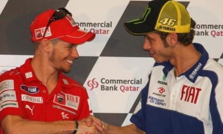 Casey Stoner, 36 anni (a sin.), e Valentino Rossi, 42, sono stati grandi rivali in MotoGP (foto @official_cs27)