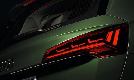 La firma luminosa posteriore della nuova Audi Q5