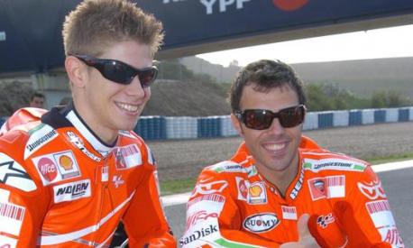 Casey Stoner e Loris Capirossi, compagni in Ducati nel 2007: l’australiano vinse il titolo piloti e la rossa il mondiale costruttori MotoGP