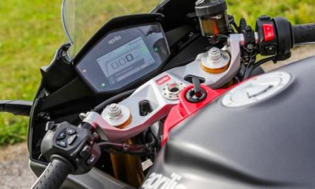 L’elettronica dell’Aprilia RS 660 è da far invidia anche a una moto di cilindrata doppia