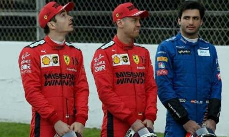Pilota che viene, pilota che va: Carlos Sainz (a destra) vicino a sostituire Vettel in Ferrari