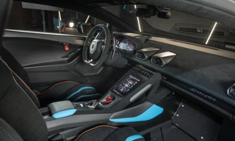 Lamborghini Huracán Sto dispone di tre modalità di guida: Sto, Trofeo (con Esc attivato oppure spento) e Pioggia