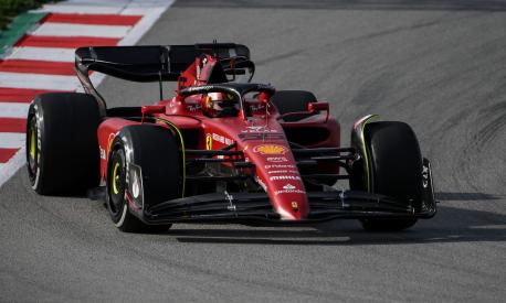 Ferrari's Spanish driver Carlos Sainz Jr drives during the first day of the Formula One (F1) pre-season testing at the Circuit de Barcelona-Catalunya in Montmelo, Barcelona province, on February 23, 2022. (Photo by LLUIS GENE / AFP)