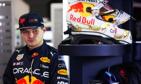 BARCELONA, SPAIN - FEBRUARY 25: Max Verstappen of the Netherlands and Oracle Red Bull Racing looks on in the garage during Day Three of F1 Testing at Circuit de Barcelona-Catalunya on February 25, 2022 in Barcelona, Spain. (Photo by Mark Thompson/Getty Images)