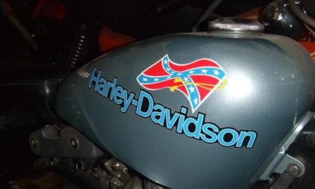 Harley-Davidson e Polaris allontanano un rivenditore per razzismo