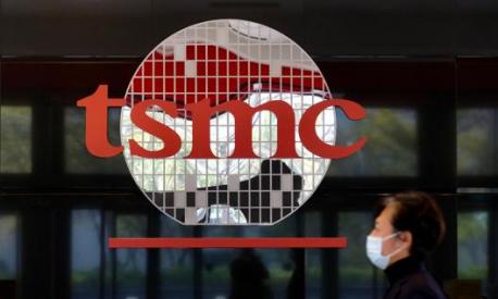La taiwanese Tsmc è la più grande azienda produttrice al mondo  di semiconduttori. Afp