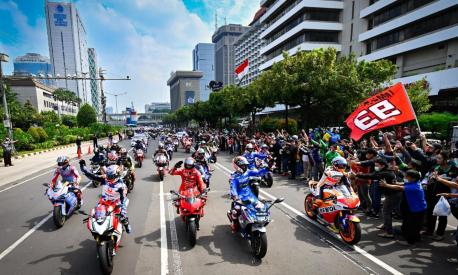 La calorosa accoglienza degli indonesiani nei confronti dei piloti MotoGP