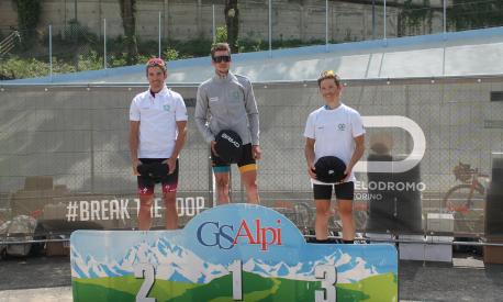 Il vincitore Arnaud Tissieres sul podio con Filippo Ghiron (2°) e Andrea Gallo (3°) (Ufficio Stampa)