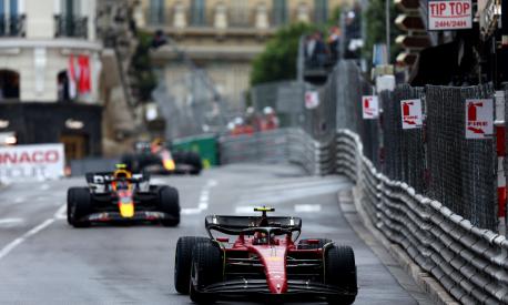 MONTE-CARLO, MONACO - MAY 29: Carlos Sainz of Spain driving (55) the Ferrari F1-75 leads Sergio Perez of Mexico driving the (11) Oracle Red Bull Racing RB18 during the F1 Grand Prix of Monaco at Circuit de Monaco on May 29, 2022 in Monte-Carlo, Monaco. (Photo by Clive Rose/Getty Images)