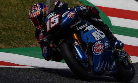 USA's Joe Roberts competes on his way to place second of the Moto 2 race of the Italian Moto GP Grand Prix at the Mugello race track, Tuscany, on May 29, 2022. (Photo by Filippo MONTEFORTE / AFP)
