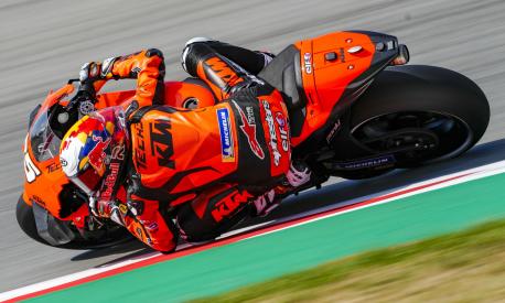 epa09995270 Spanish MotoGP rider Raul Fernandez, of Tech3 KTM Factory Racing team, during a free practice session for the Grand Prix of Catalunya at Circuit de Barcelona-Catalunya track, in Montmelo, Spain, 04 June 2022. The 2022 Catalan Grand Prix takes place on 05 June.  EPA/Enric Fontcuberta