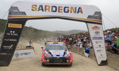 Al Rally Italia Sardegna 2022 primo e terzo posto per Hyundai