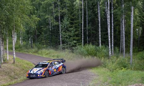 Ott Tanak conduce il Rally della Finlandia al termine della seconda giornata di gara