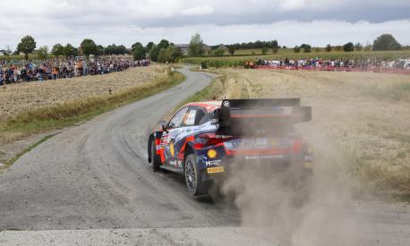 Thierry Neuville (Hyundai) è in testa all'Ypres Rally del Belgio 2022 dopo la prima giornata