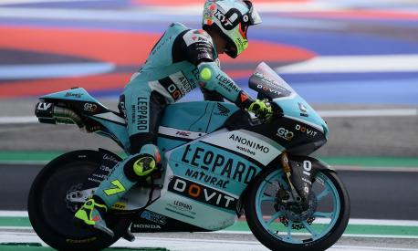 Leopard Racing's Italian rider Dennis Foggia competes during the San Marino Moto3 race at the Misano World Circuit Marco-Simoncelli in Misano Adriatico on September 4, 2022. (Photo by Filippo MONTEFORTE / AFP)