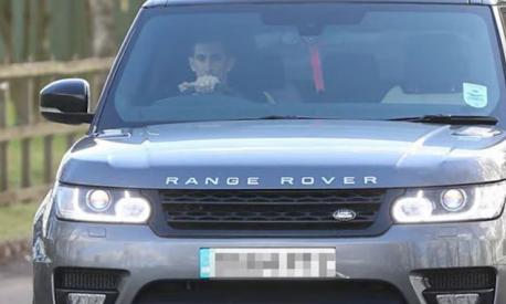 Angel Di Maria al volante del suo Range Rover (foto YouTube)