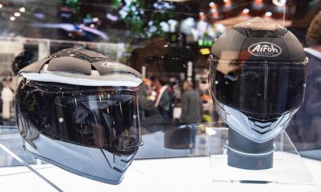 Airoh ha portato ad Eicma il primo casco dotato di airbag