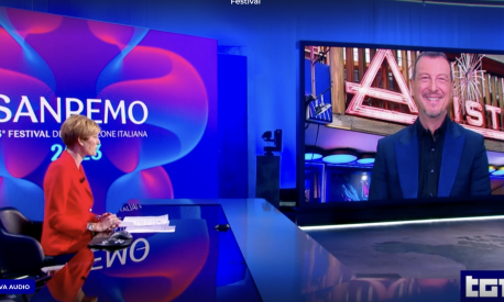 Amadeus in collegamento col Tg1 delle 13 per presentare i super ospiti della seconda puntata di Sanremo