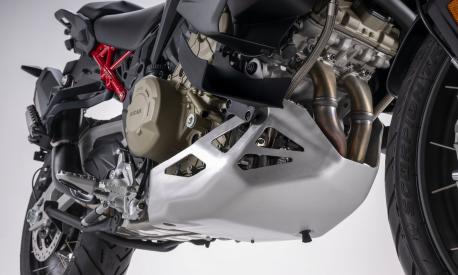 Il motore della Multisrtada V4 Rally gode di una maggiore protezione
