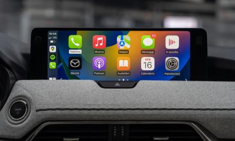 Apple Car Play e Android Auto sono attivabili in modalità senza cavi