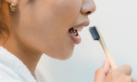 Denti: fondamentale mantenere una corretta igiene orale