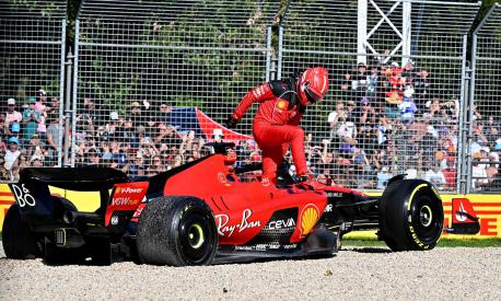 Ferrari's Monegasque driver Charles Leclerc jumps out of the car after a crash during the 2023 Formula One Australian Grand Prix at the Albert Park Circuit in Melbourne on April 2, 2023. (Photo by Paul CROCK / AFP) / -- IMAGE RESTRICTED TO EDITORIAL USE - STRICTLY NO COMMERCIAL USE --